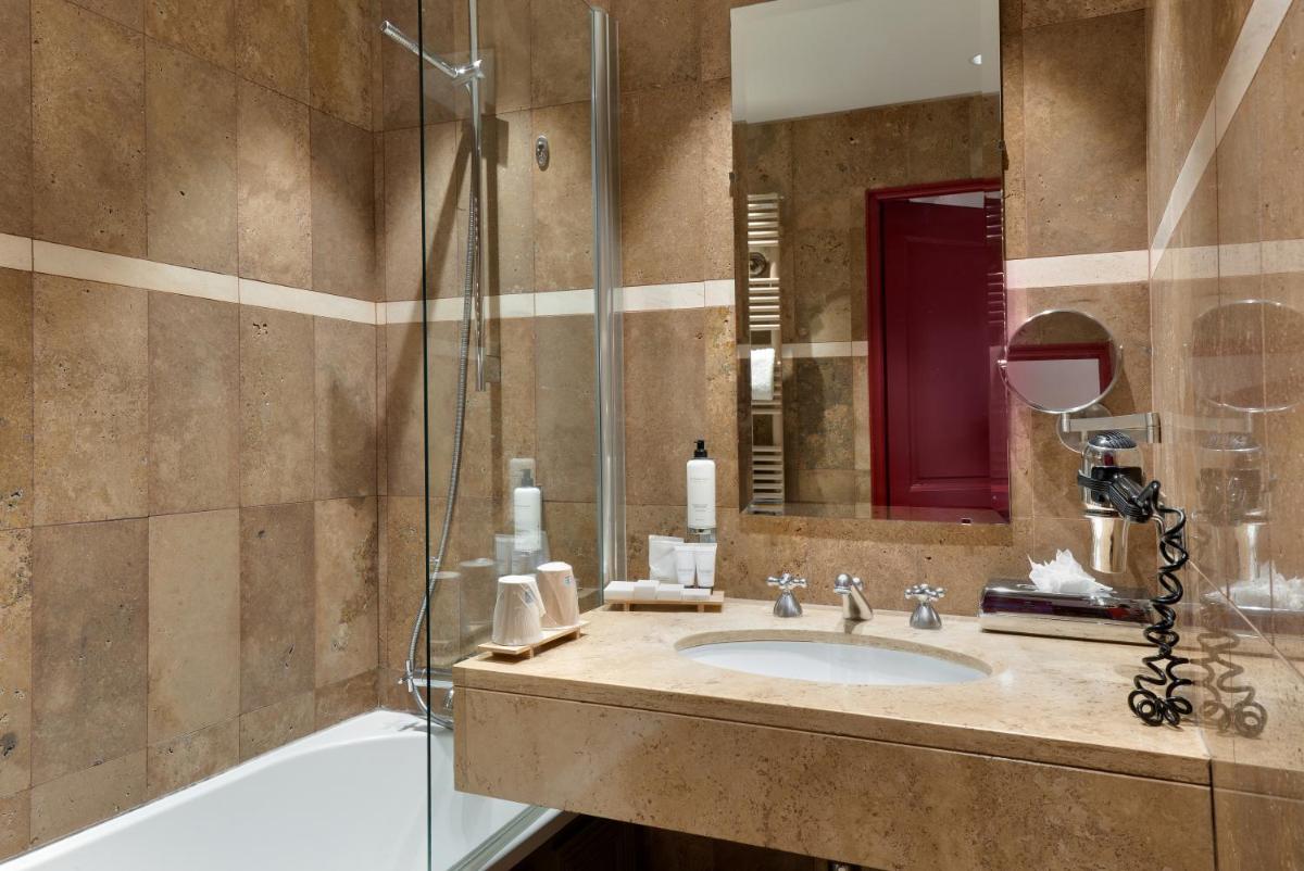 Salle de bains dans l'établissement Hôtel du Château & Spa - Teritoria