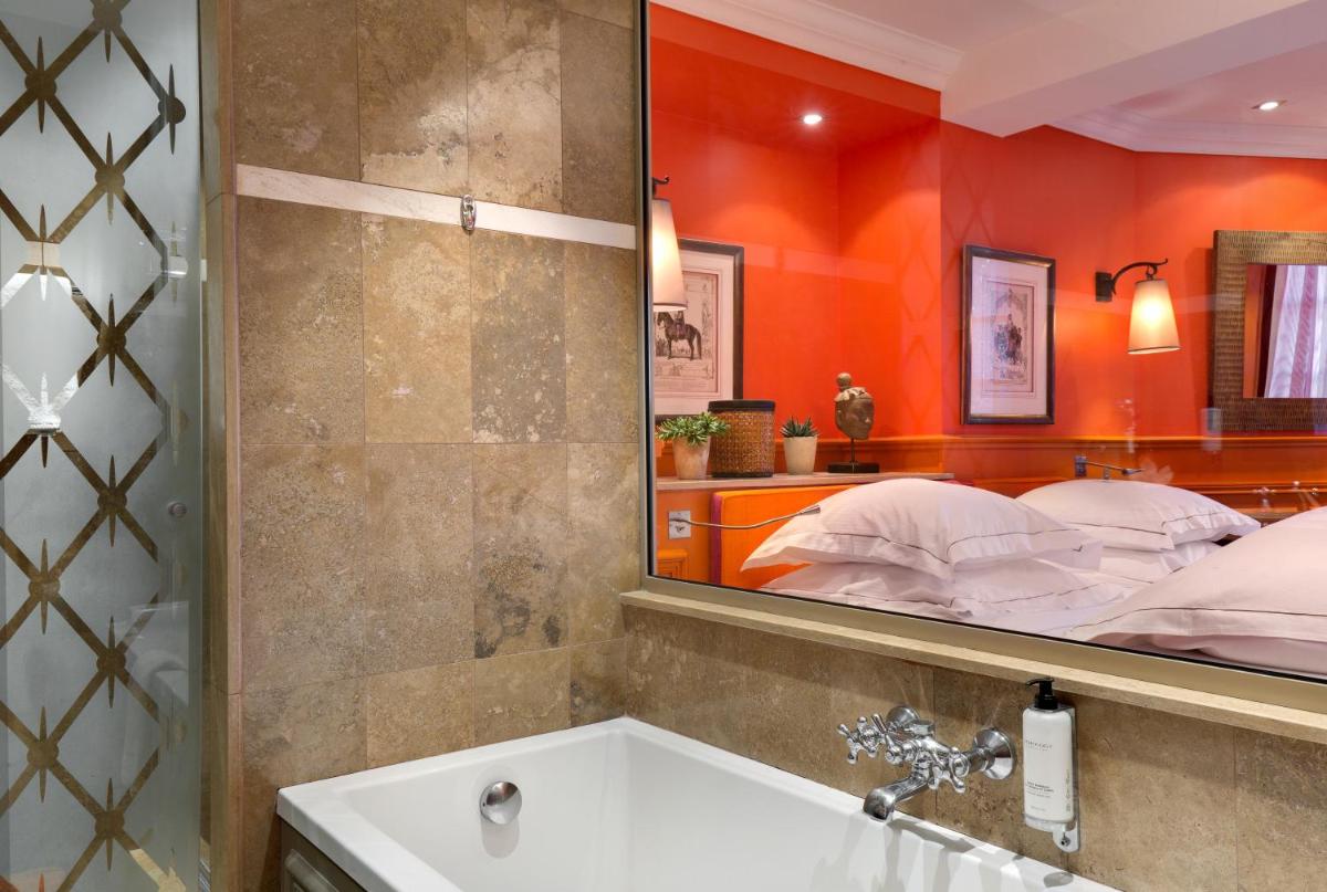 Salle de bains dans l'établissement Hôtel du Château & Spa - Teritoria