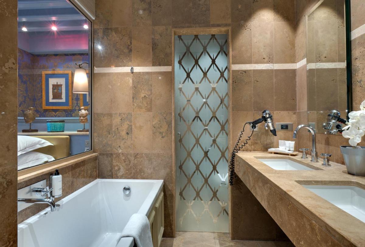Salle de bains dans l'établissement Hôtel du Château & Spa - Teritoria