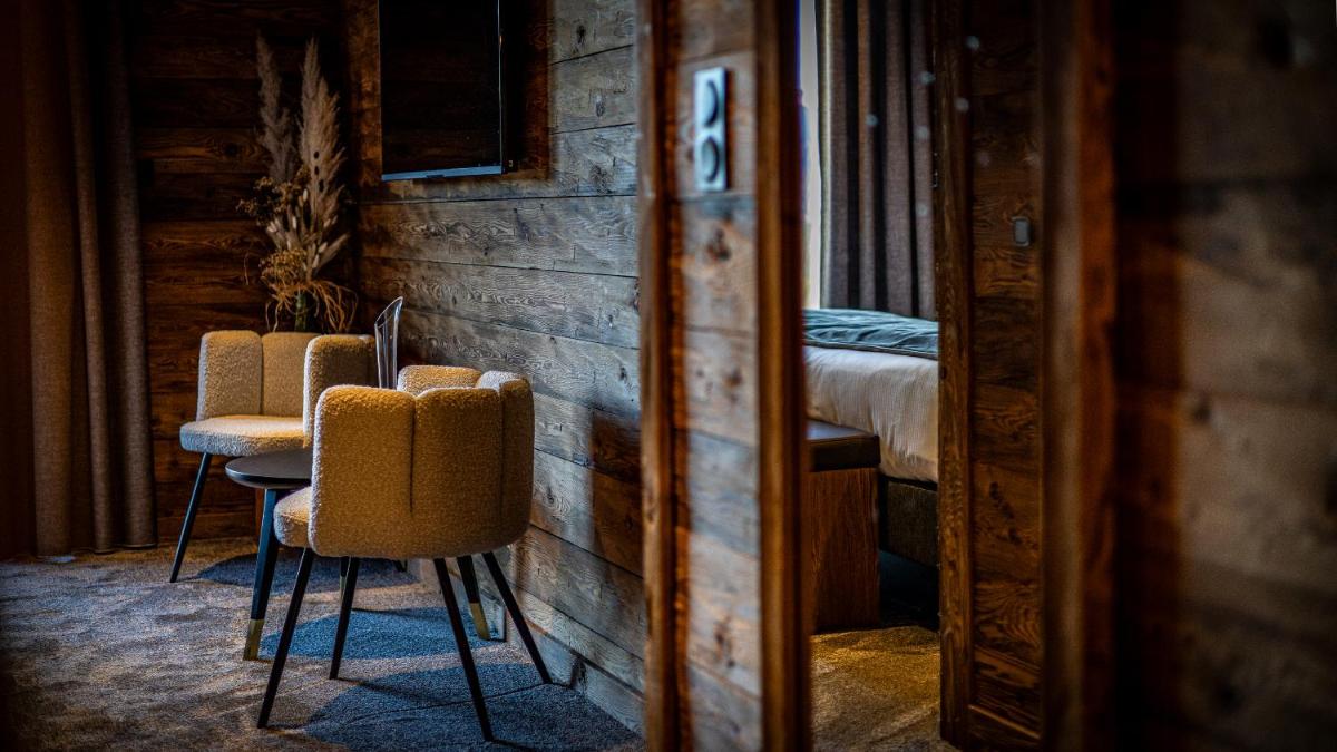 Coin salon dans l'établissement LA CABANE DU BREUIL