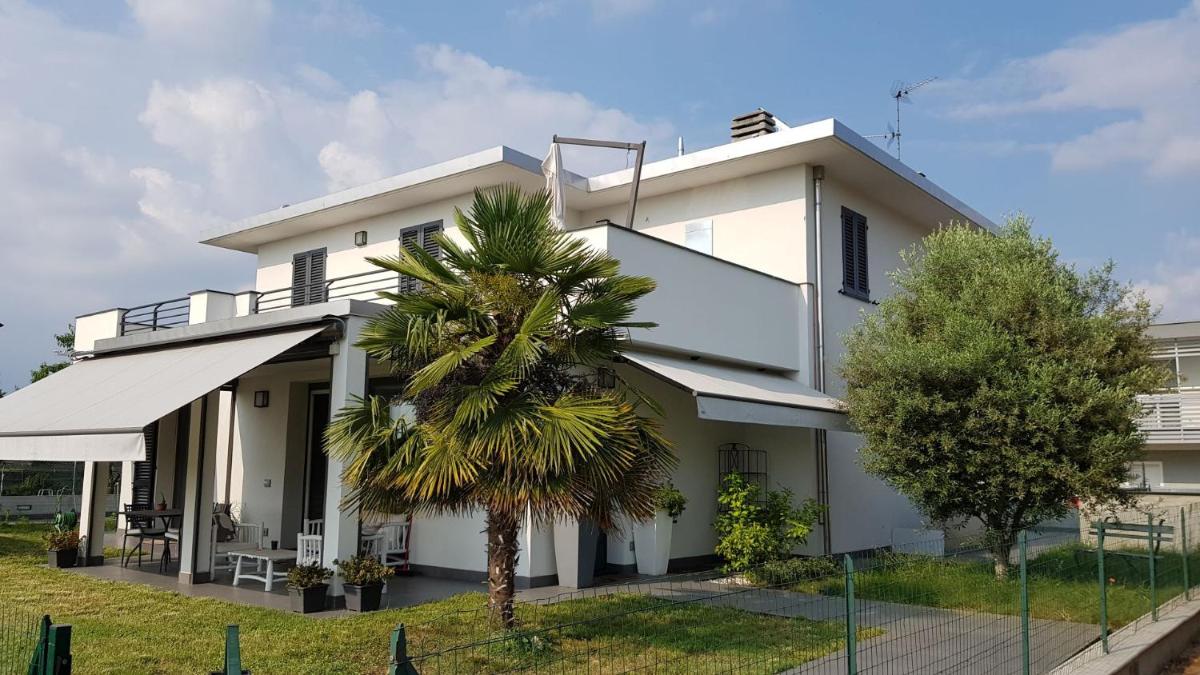 Black and White B&B Urgnano - Housity