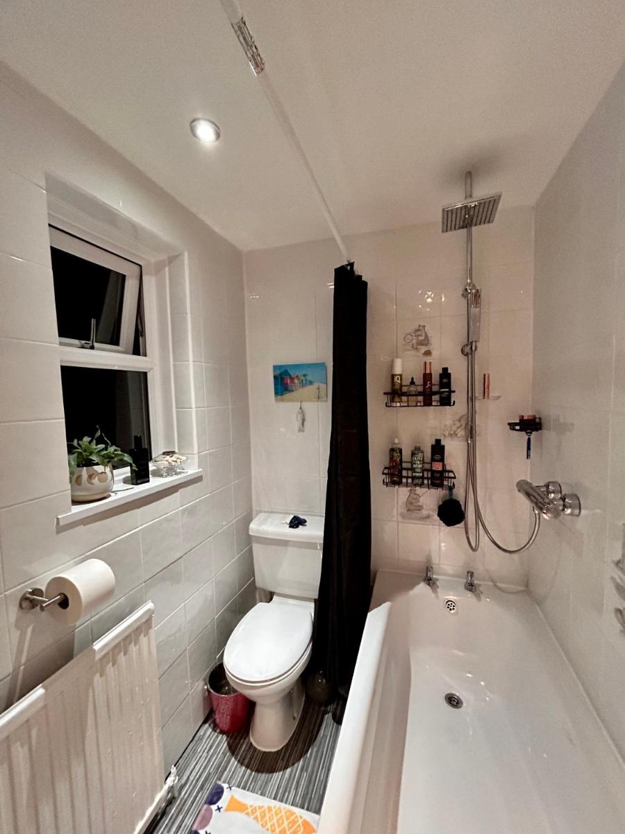 Double bedroom Helford central Cornwall - Housity