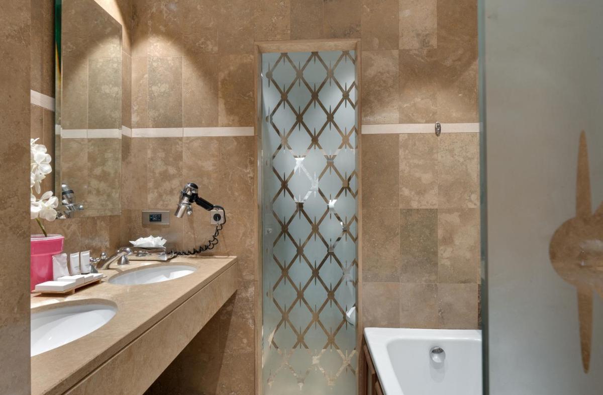 Salle de bains dans l'établissement Hôtel du Château & Spa - Teritoria