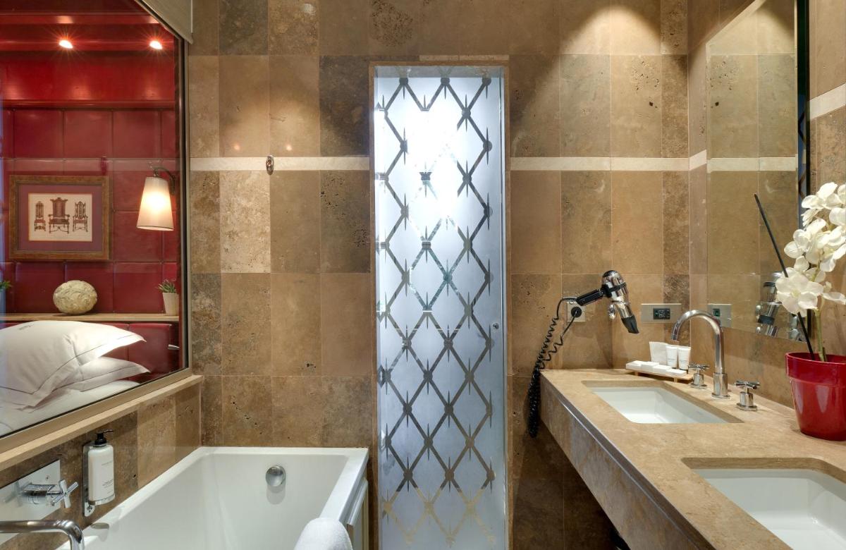 Salle de bains dans l'établissement Hôtel du Château & Spa - Teritoria