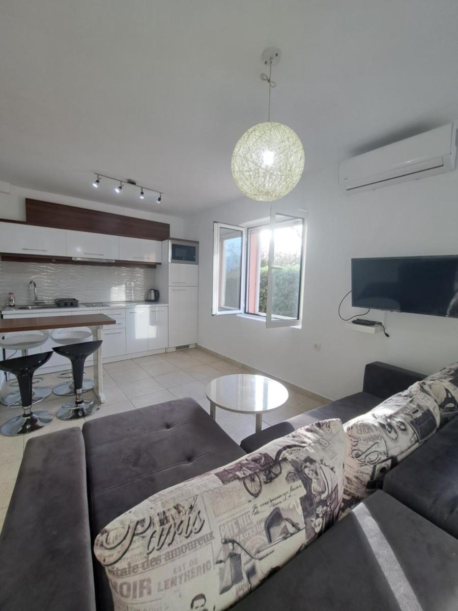 Paunovic Apartments - Housity