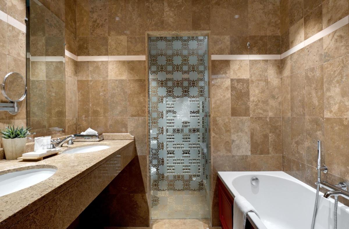 Salle de bains dans l'établissement Hôtel du Château & Spa - Teritoria