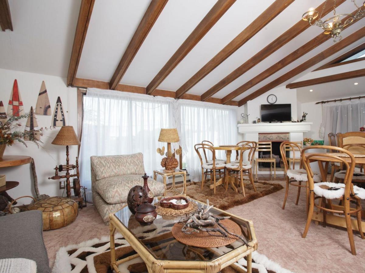 Sandy Point B&B - Housity