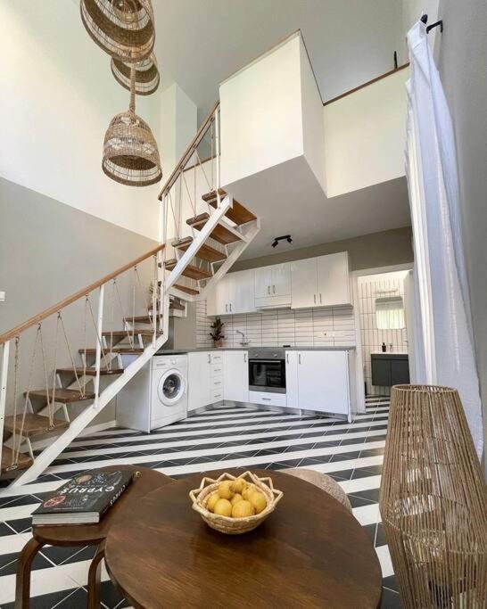 Stunning duplex studio apartment 150 metres from the Sea - Housity