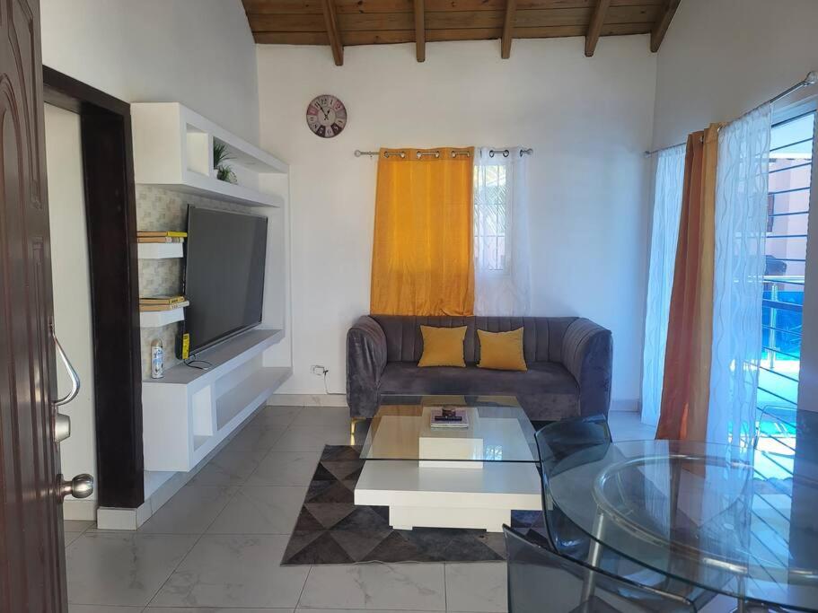 Suitetrails - Splendid 3 Bedroom House with Terrace -Near Utesa