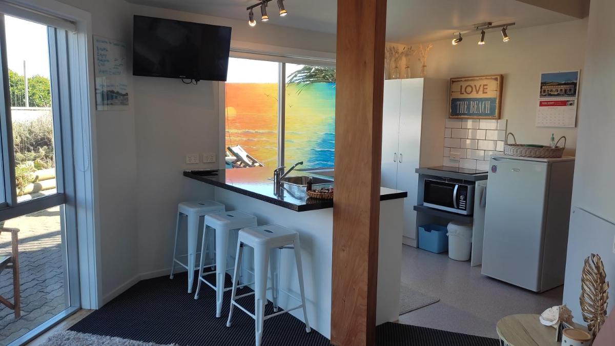 Coastal Condo - Housity