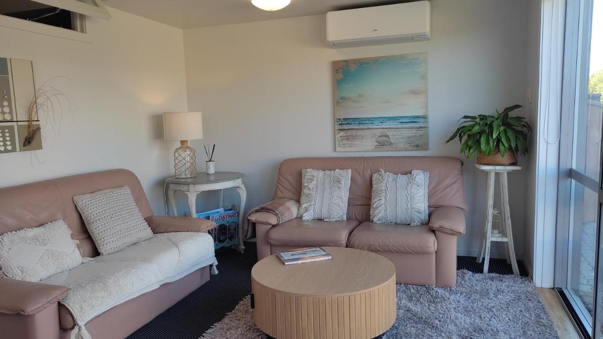 Coastal Condo - Housity
