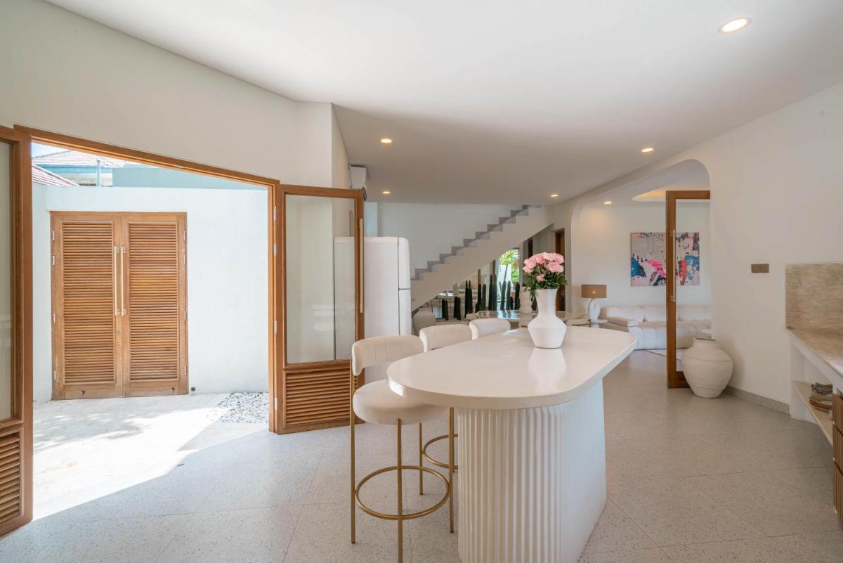 Suitetrails - Villa Hawk - Aesthetically Pleasing 4BR Villa In Central Canggu