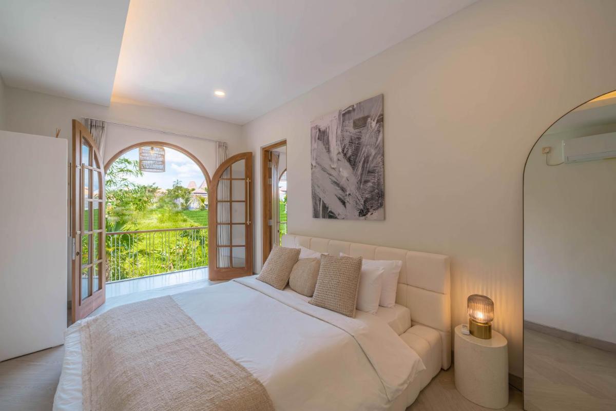 Suitetrails - Villa Hawk - Aesthetically Pleasing 4BR Villa In Central Canggu
