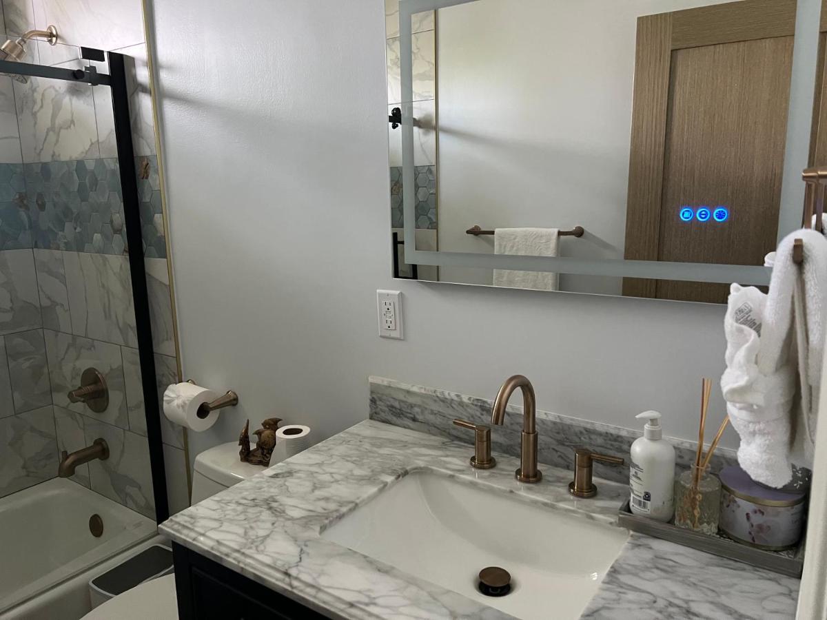 Lovely 2bedroom next to Santa Monica college - Housity