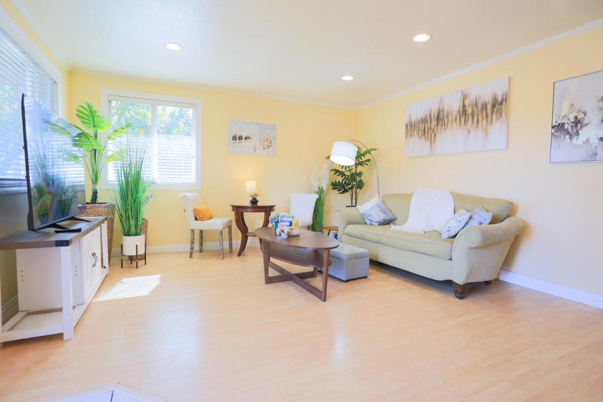 Sunnyvale 3br 2bth whole house BBQ backyard Washer Dryer Private parking Walk to Fair Oaks Park - Housity