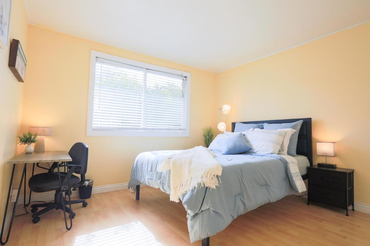 Sunnyvale 3br 2bth whole house BBQ backyard Washer Dryer Private parking Walk to Fair Oaks Park - Housity