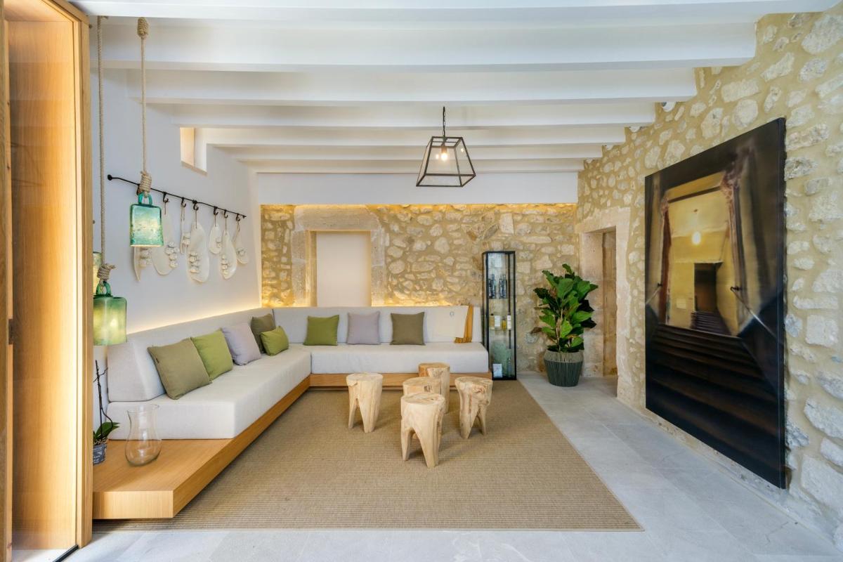 Cama o camas de una habitación en Fincahotel Treurer - Olive Grove & Grand House - Adults Only