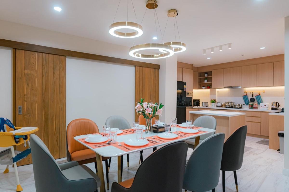 PRIME SUKHUMVIT MODERN HOME, Phrom Phong BTS, Em District, Up to 14 guests - Housity