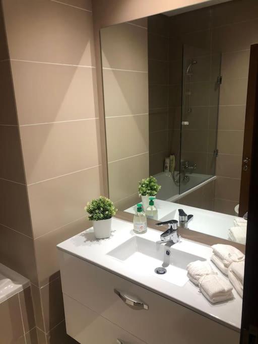 Suitetrails - 5 Star Apartment Near Airport