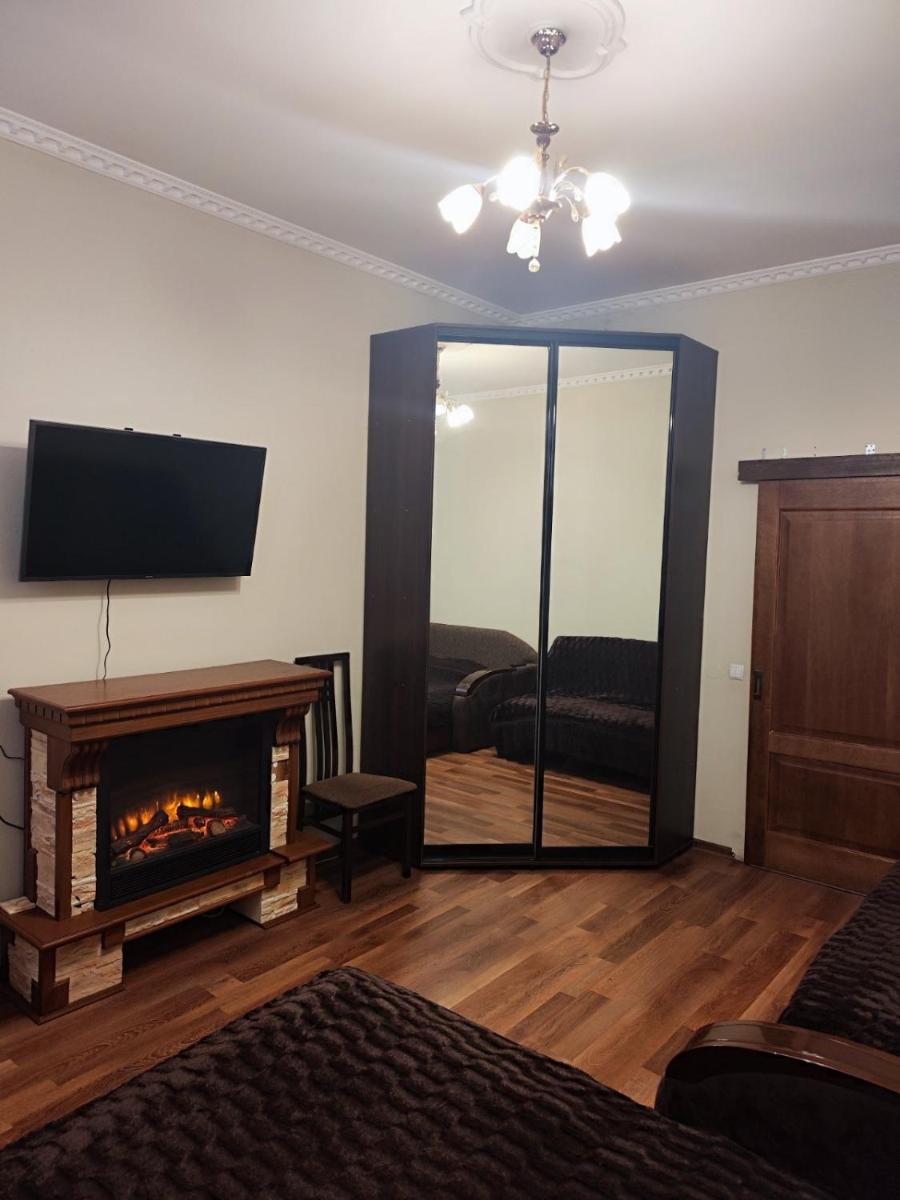 Novyi Svit - Housity