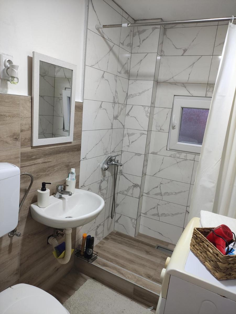 Holiday House - Housity