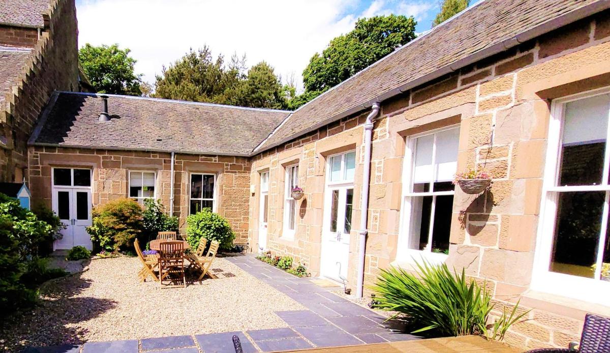 Westwood Cottage - Housity