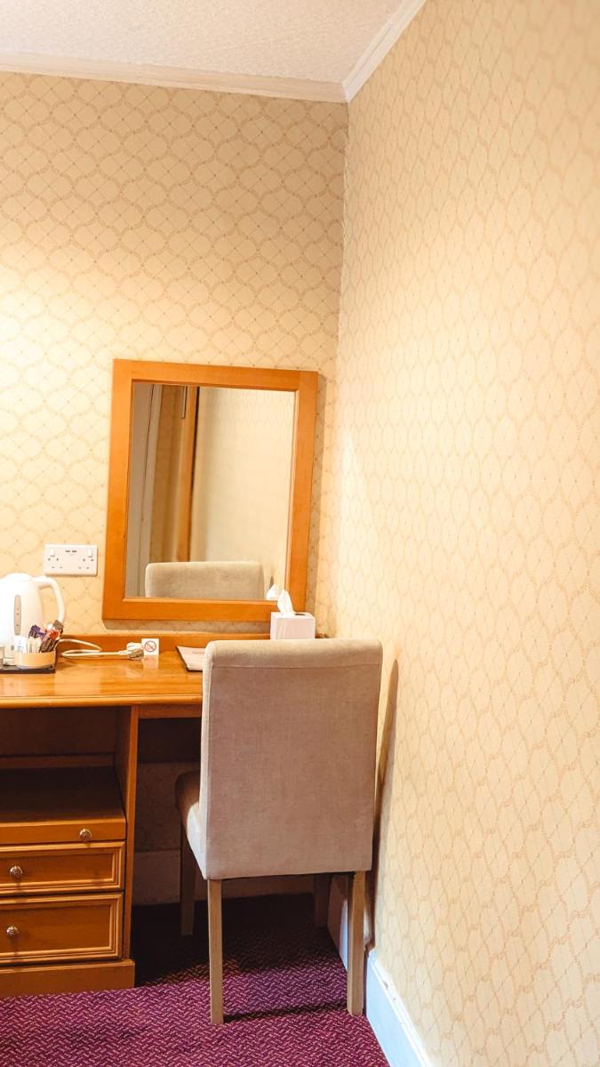 Howfield Manor Hotel - Hizvo