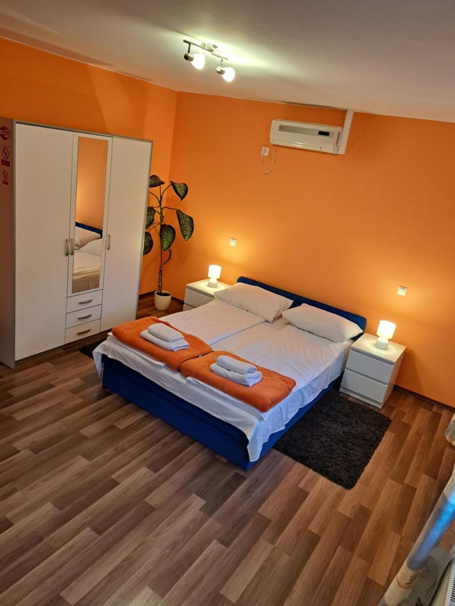 Rooms Modrušan - Housity