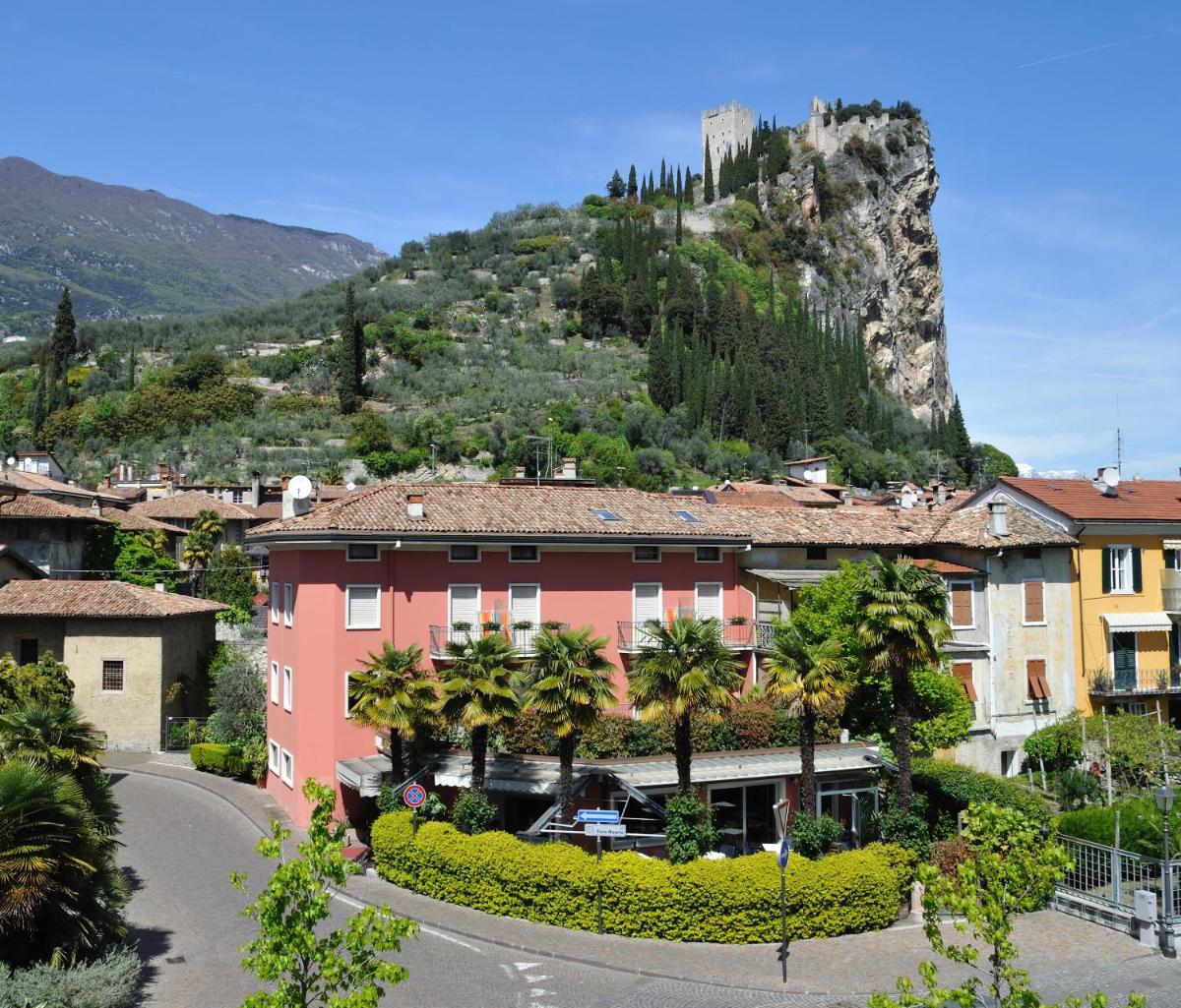 Hotel Sole Holiday - Housity