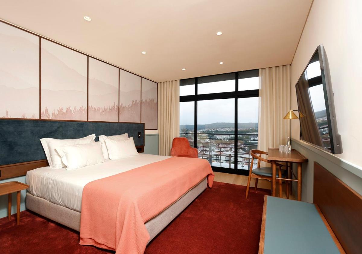 Uma cama ou camas num quarto em Montebelo Viseu Congress Hotel & Spa