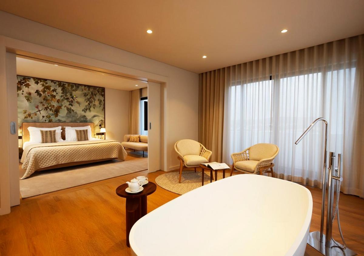 Uma cama ou camas num quarto em Montebelo Viseu Congress Hotel & Spa