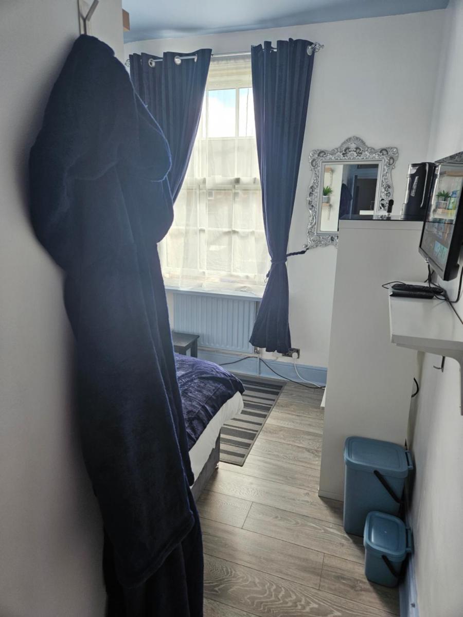 Prime Location Room Stay - Housity