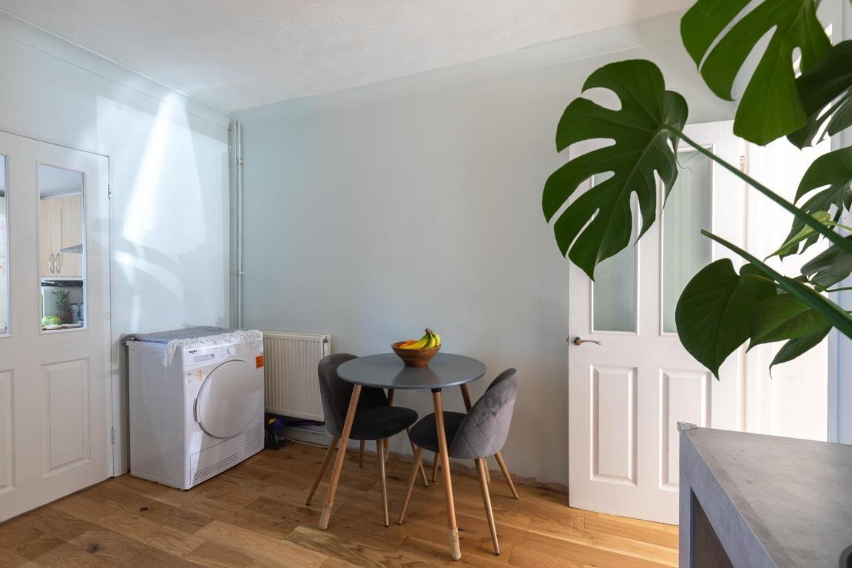 Milton Keynes Cosy Guest House - Housity