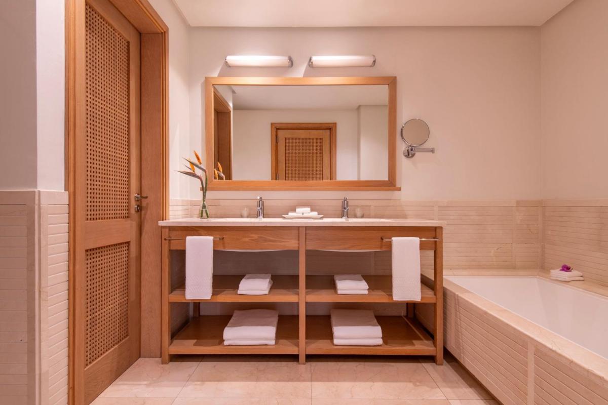 Un baño de The Ritz-Carlton Tenerife, Abama