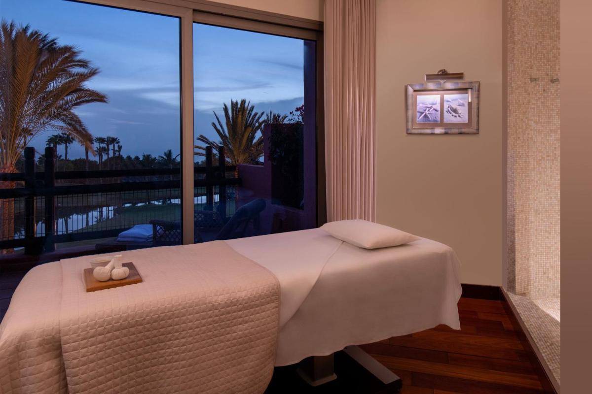 Cama o camas de una habitación en The Ritz-Carlton Tenerife, Abama