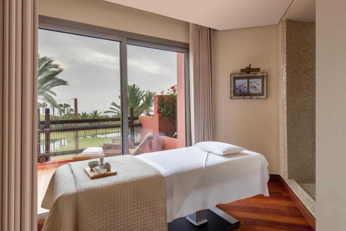 Cama o camas de una habitación en The Ritz-Carlton Tenerife, Abama