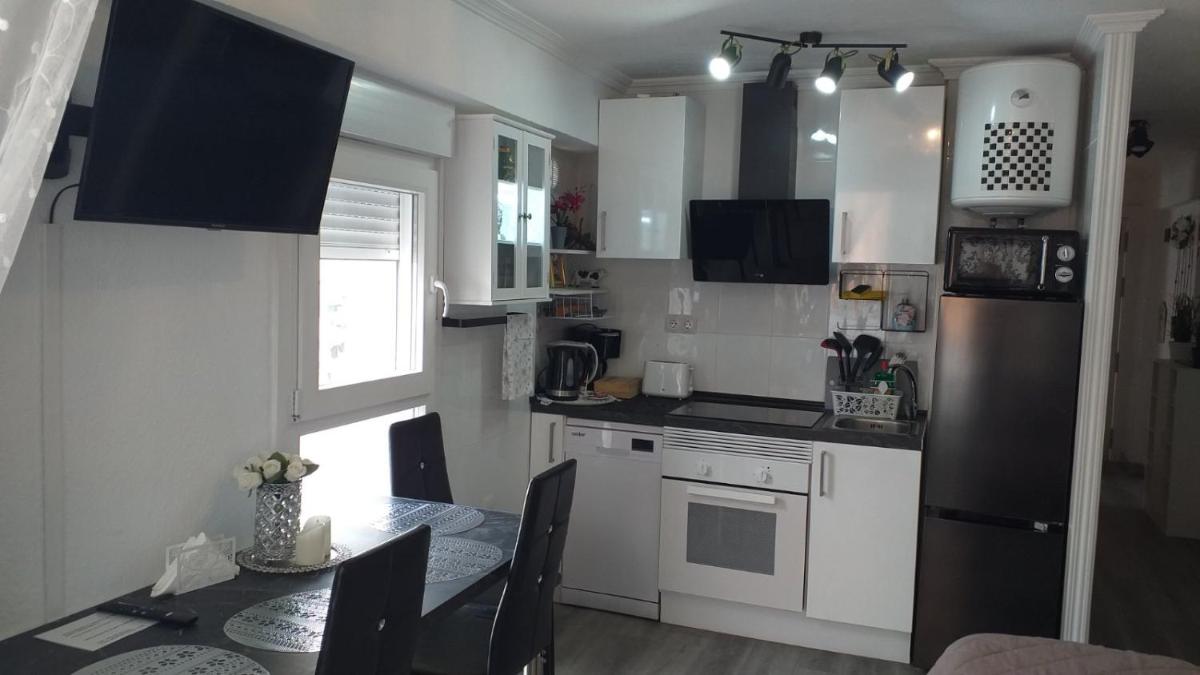 Inlesa 5A Holiday apt with pool - Housity