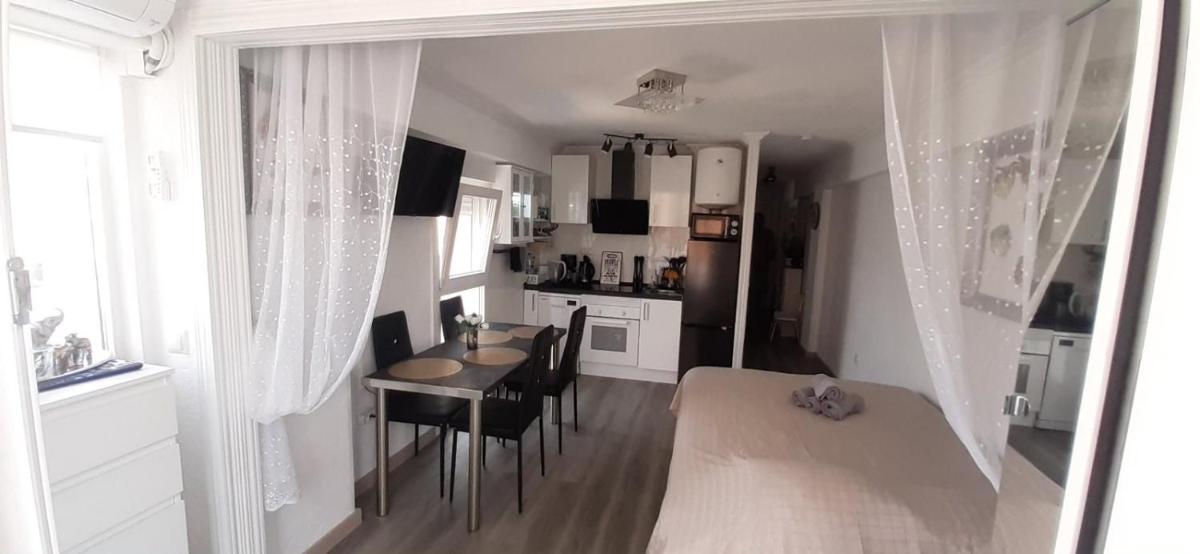 Inlesa 5A Holiday apt with pool - Hizvo