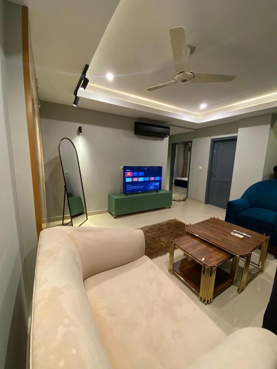 Wall Street Executive Apartment in F11 - Housity