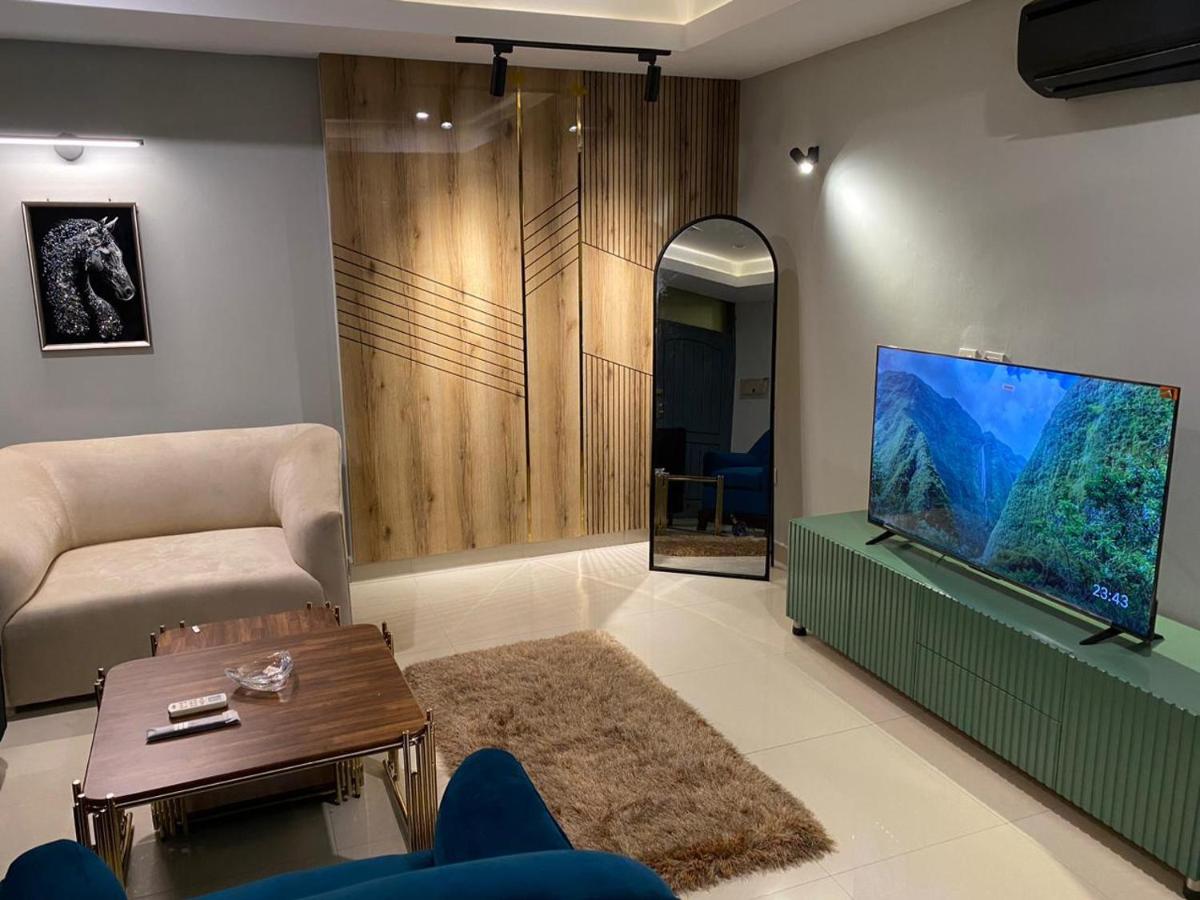 Wall Street Executive Apartment in F11 - Housity