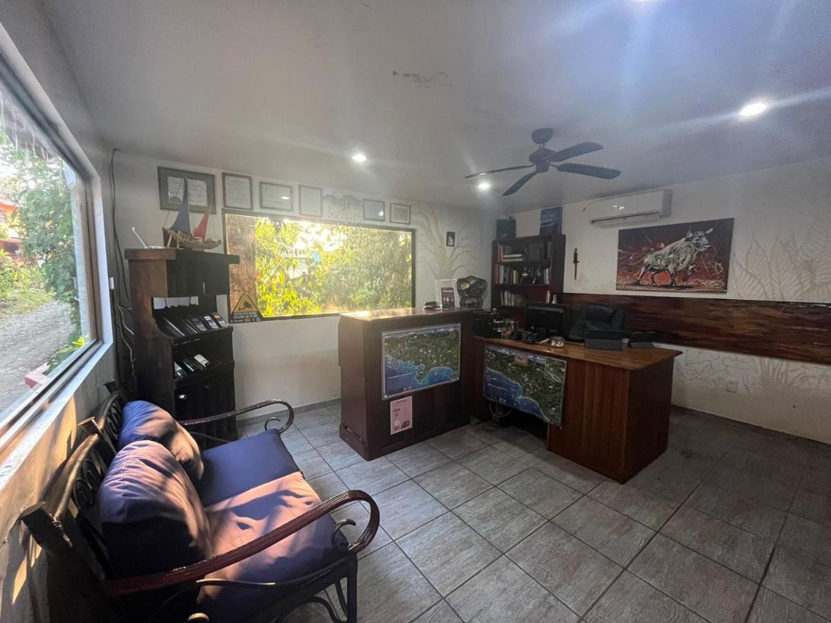 Hotel Tres Banderas - Housity