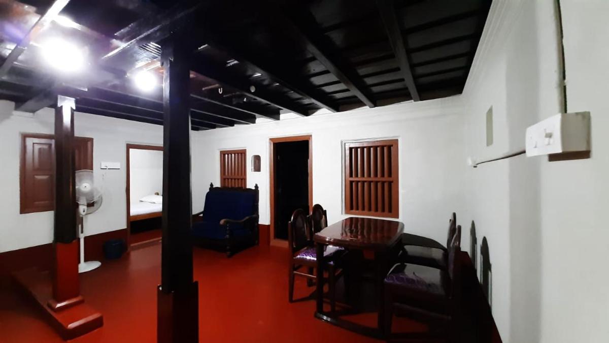 D Square Beach Home - Housity