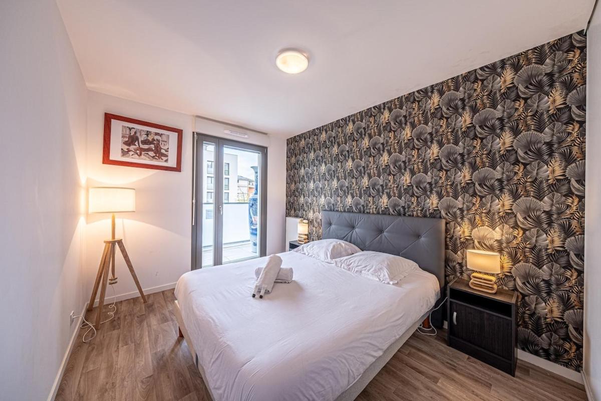 Disney Skyline Suite - Housity