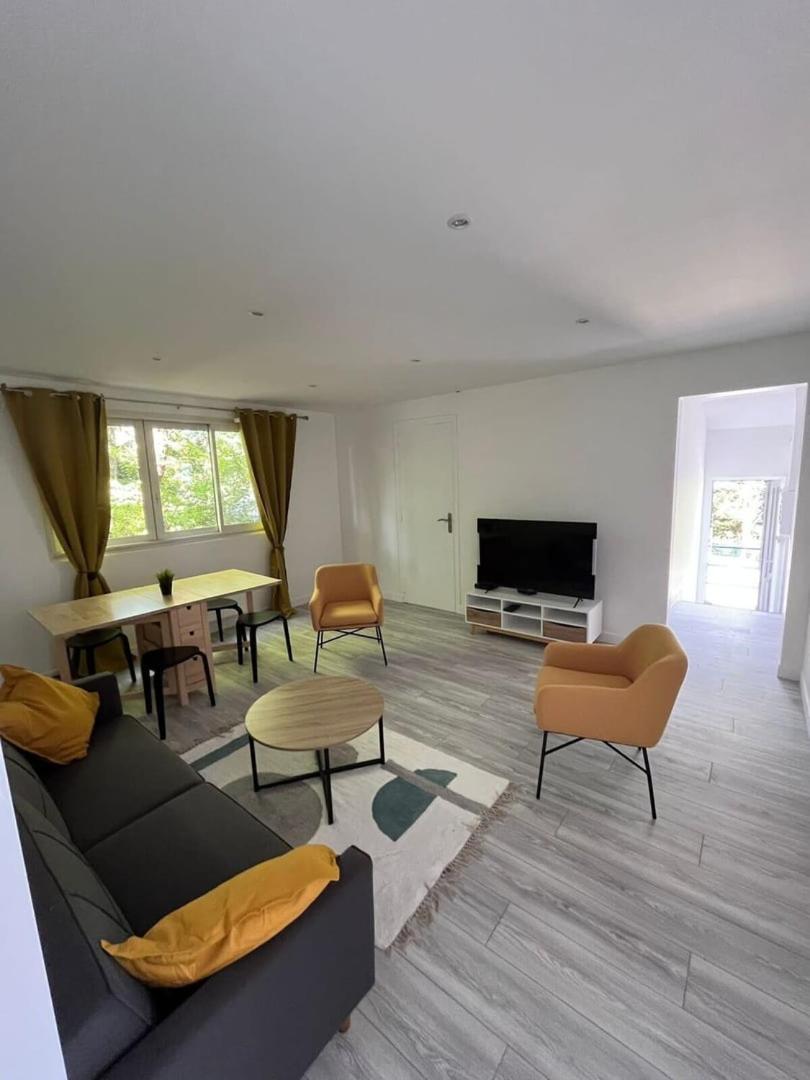 NinaT5 Disney Paris 8voyageurs jardin parking WiFi - Housity