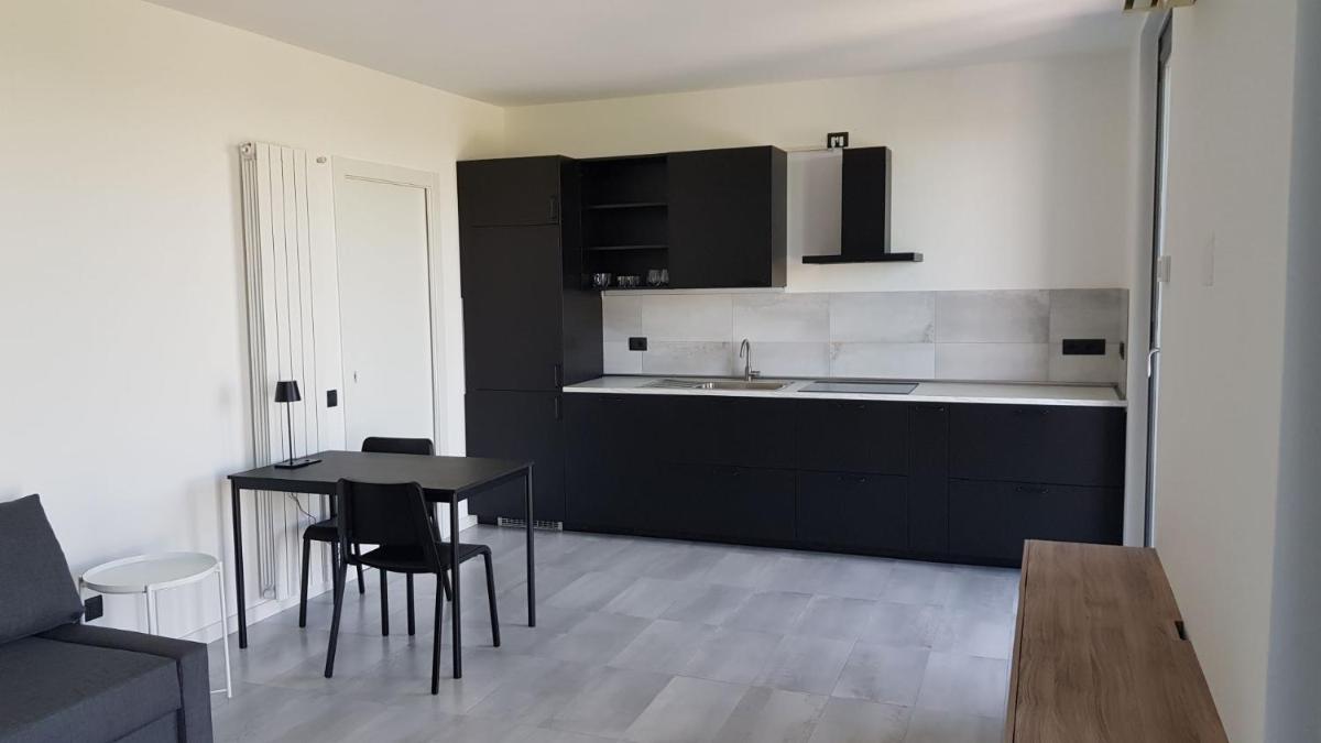 Black and White B&B Urgnano - Housity