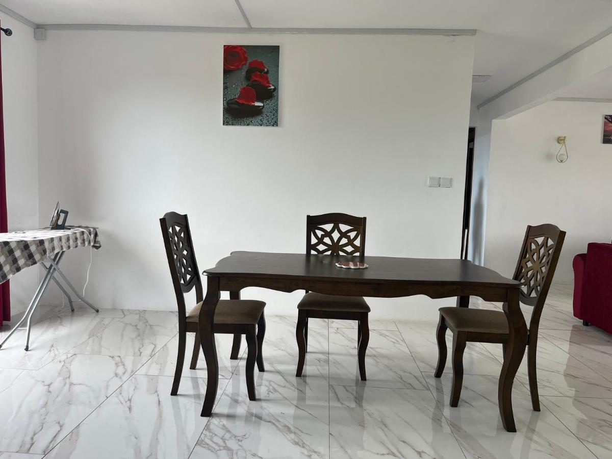 Oz Residence - Modern Apartment in heart of Beau-Bassin - Housity