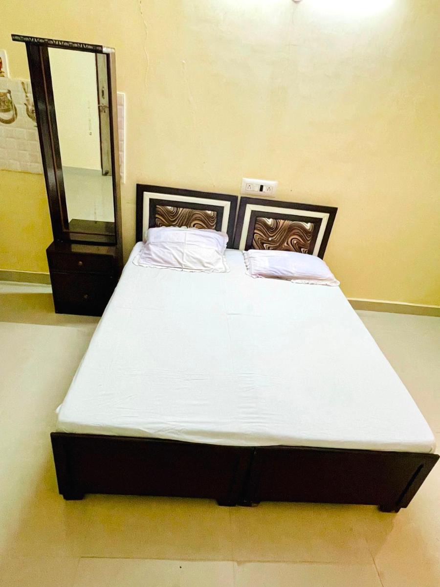 OYO Moonlight Stay - Housity