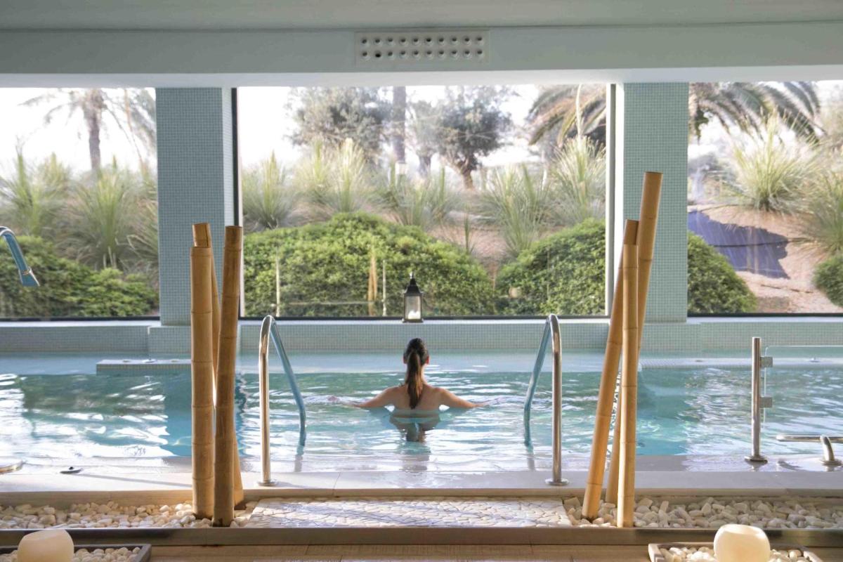 Un balcón o terraza de Hotel AR Golf Almerimar