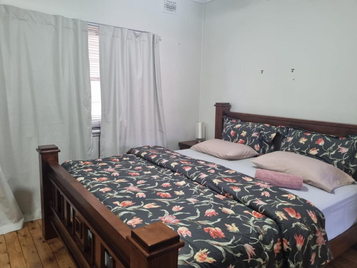 Beautiful 3 Bedroom Cottage - Housity