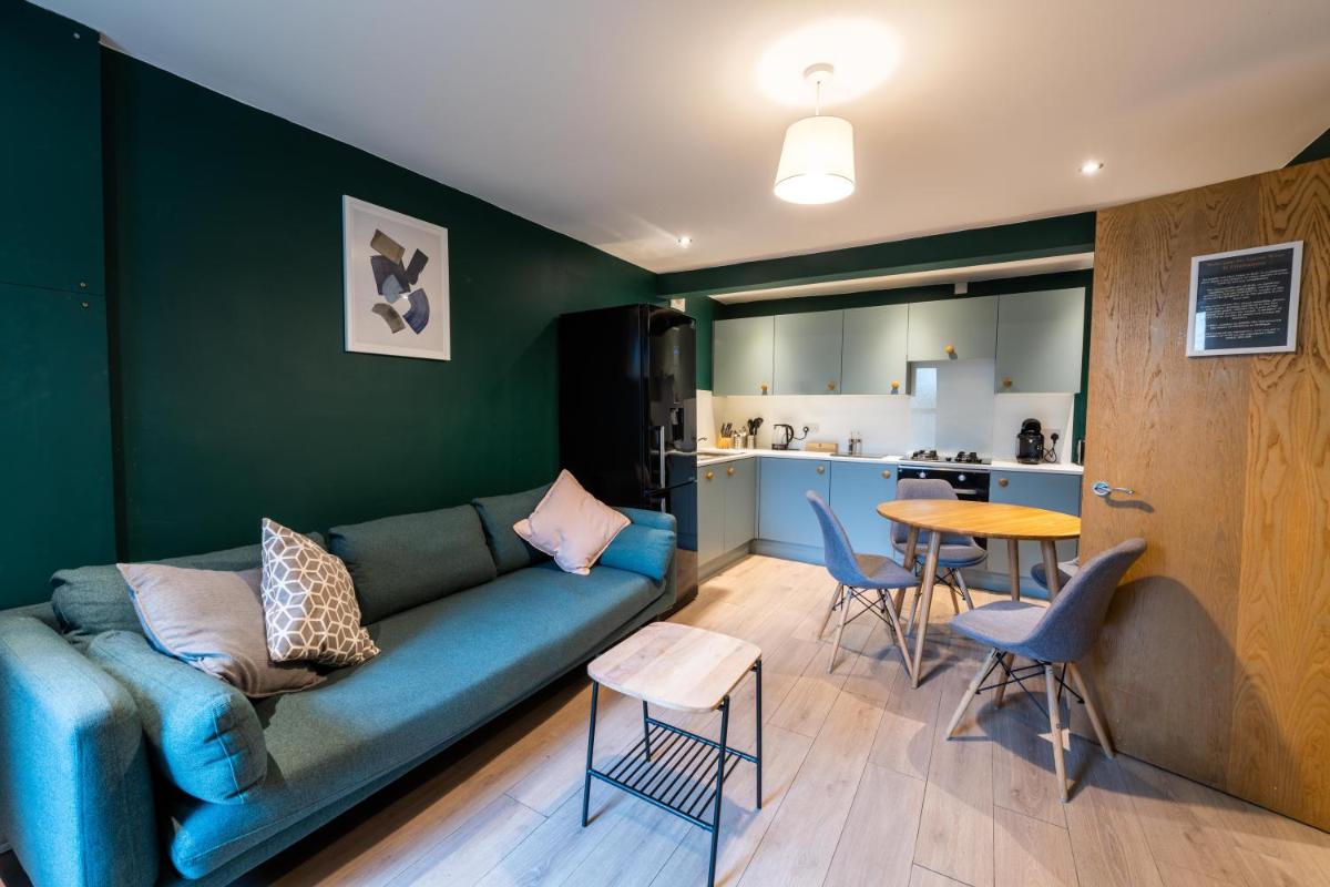 Aaron Wise - 17 Fitzhamon Apartments - Housity